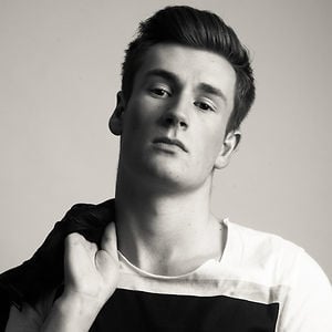 Oli White
